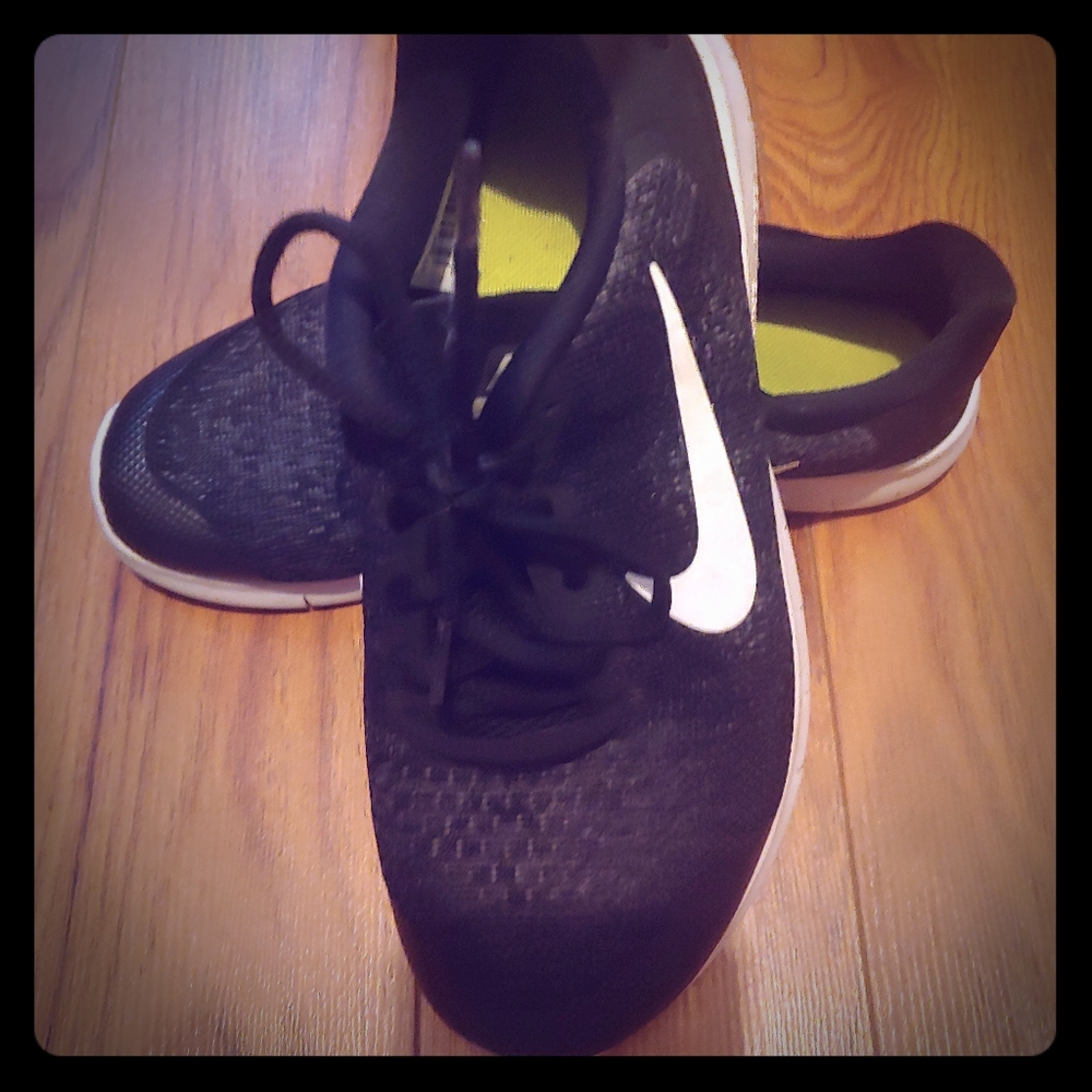 Nike Athletic shoes Youth sz 8